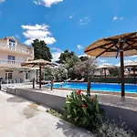 Lana Apartamento Tribalj